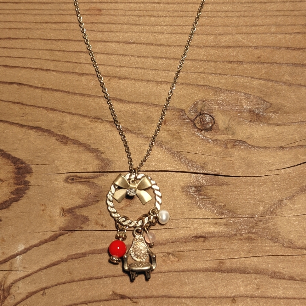 🌞🌞Charm Necklace 16" gold tone charm necklace